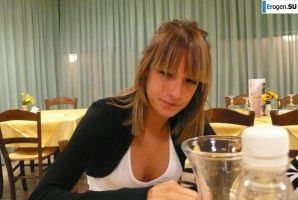 Beautiful girl, excellent figure. Thumbnail 1
