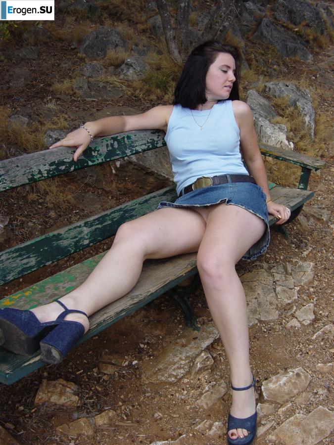 Low-handed brunette. Part 2. Photo 27