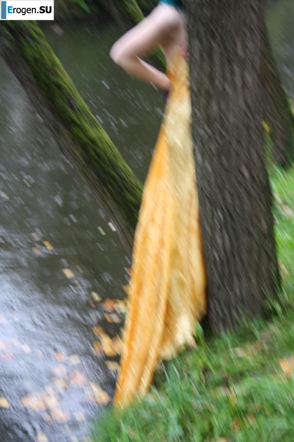 Eve in the park. Slide 5