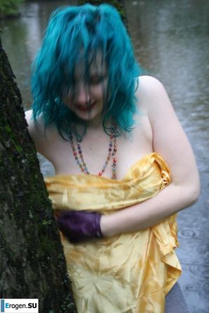 Eve in the park. Thumbnail 3