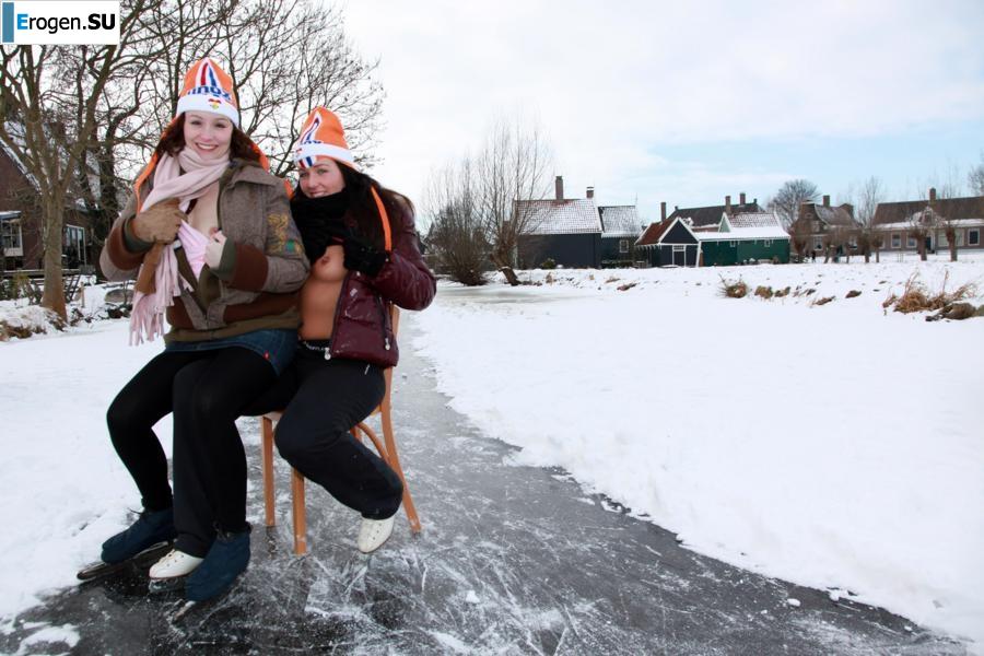 Dutch nudists in winter. Slide 1