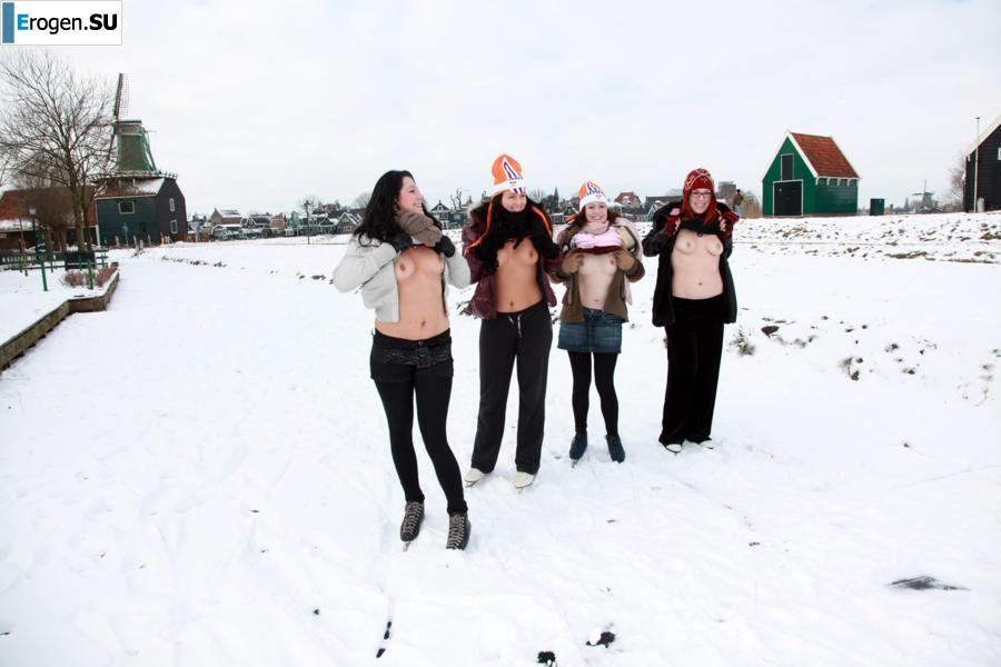 Dutch nudists in winter. Slide 2