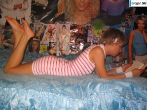 Hairy Slim Woman. Thumbnail 1