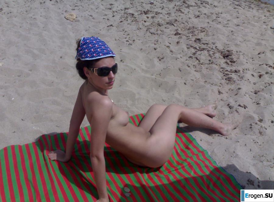 in support of Yanukovych, and on the beach. Slide 30
