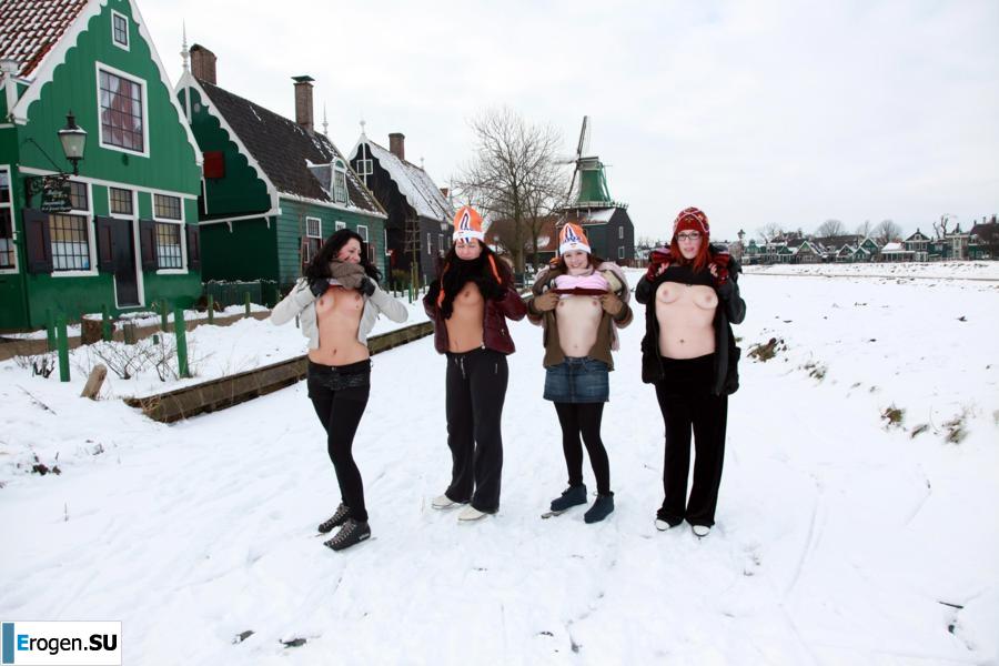 Dutch nudists in winter. Part 3. Slide 28