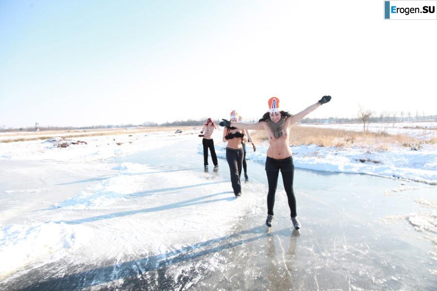 Dutch nudists in winter. Part 3. Slide 36