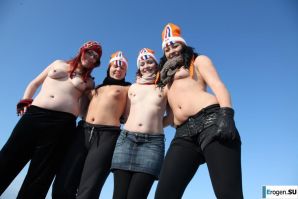 Dutch nudists in winter. Part 3. Thumbnail 15