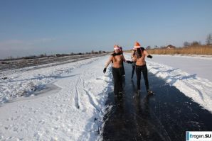 Dutch nudists in winter. Part 3. Thumbnail 16
