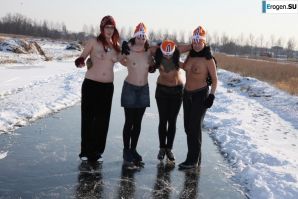 Dutch nudists in winter. Part 3. Thumbnail 26