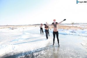 Dutch nudists in winter. Part 3. Thumbnail 36