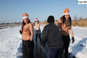 Dutch nudists in winter. Part 3. Thumbnail 7