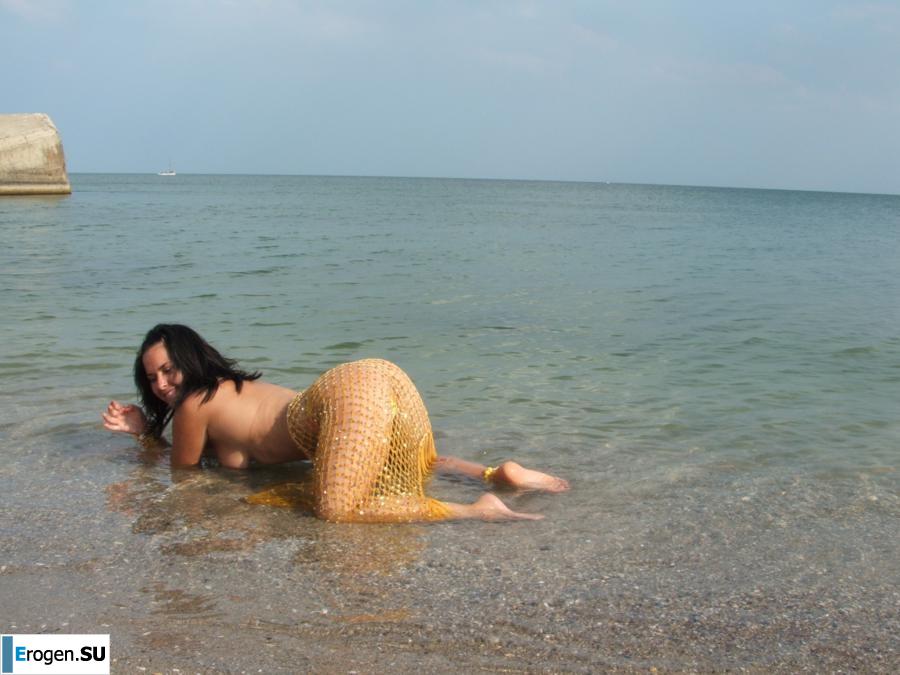 Brunette with forms. Slide 17