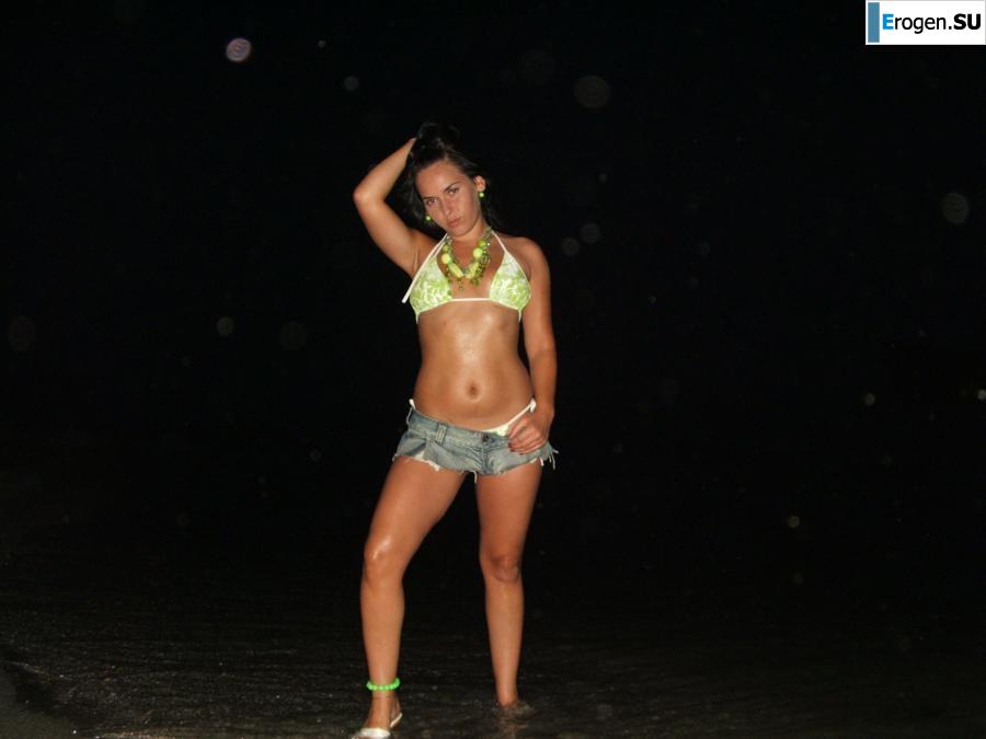 Brunette with forms. Slide 34