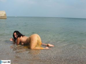 Brunette with forms. Thumbnail 17