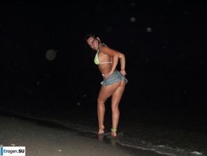 Brunette with forms. Thumbnail 2
