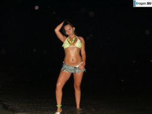 Brunette with forms. Thumbnail 34