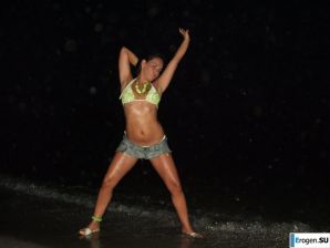 Brunette with forms. Part 2. Thumbnail 14