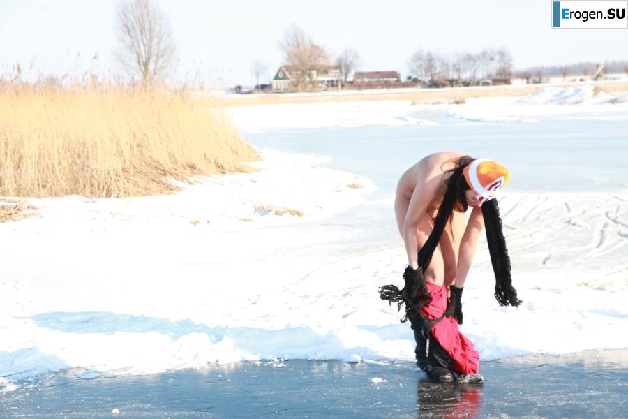 Dutch nudists in winter. Part 4. Slide 3