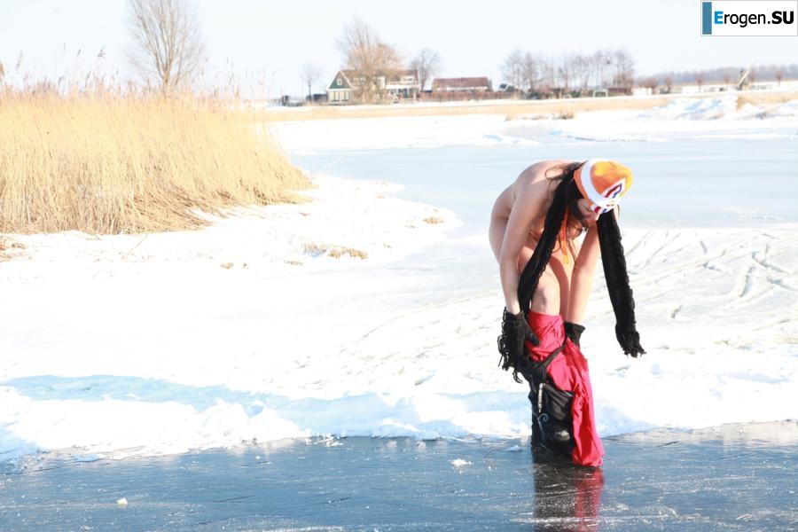 Dutch nudists in winter. Part 4. Slide 4