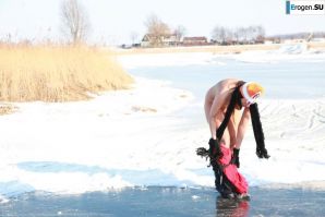 Dutch nudists in winter. Part 4. Thumbnail 3