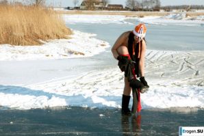 Dutch nudists in winter. Part 4. Thumbnail 6