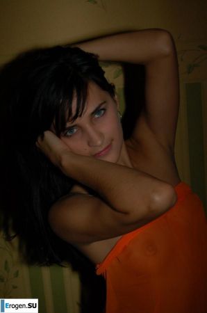 Brunette home photo session. Thumbnail 22