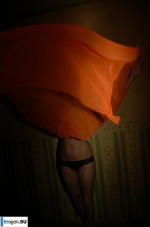 Brunette home photo session. Thumbnail 31