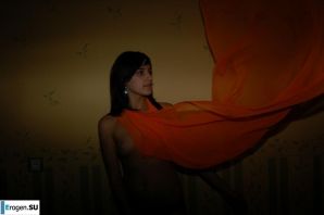 Brunette home photo session. Thumbnail 37