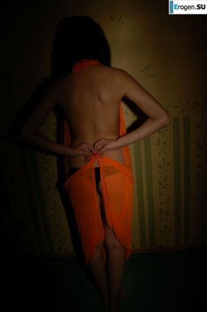 Brunette home photo session. Thumbnail 44