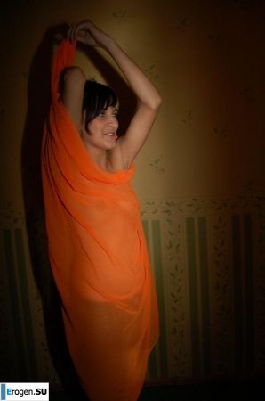 Brunette home photo session. Thumbnail 6
