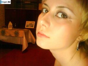 Girl and Carpet. Thumbnail 24