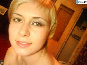 Girl and Carpet. Thumbnail 27