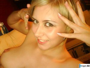 Girl and Carpet. Thumbnail 30