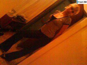 Girl and Carpet. Thumbnail 37