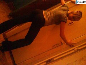 Girl and Carpet. Thumbnail 38
