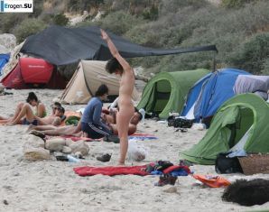 And again, hippies. Now on the beach. Part 3. Thumbnail 22