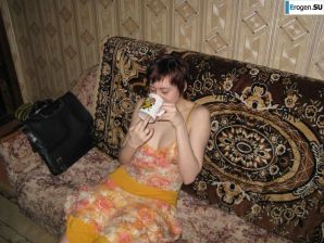 Girl and Carpet. Part 3. Thumbnail 3