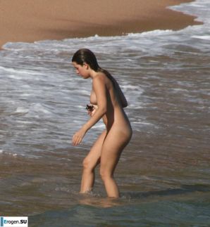 And again, hippies. Now on the beach. Part 4. Thumbnail 25