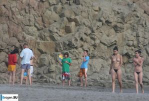 And again hippies. Now on the beach. Part 5. Thumbnail 18