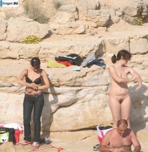 And again hippies. Now on the beach. Part 5. Thumbnail 31