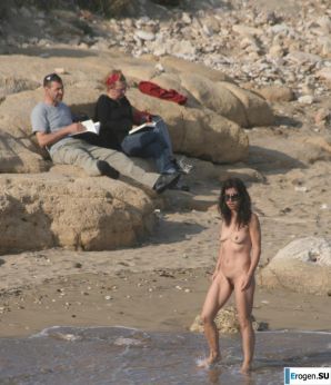 And again hippies. Now on the beach. Part 5. Thumbnail 34