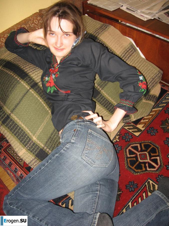 Home photos of a Ukrainian girl. Part 3. Slide 35