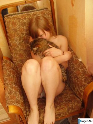 A beautiful girl takes a picture of herself. Thumbnail 9