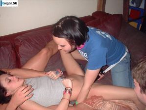 Amateur lesbians. Thumbnail 25
