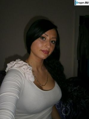 Beautiful Brunette. Thumbnail 5