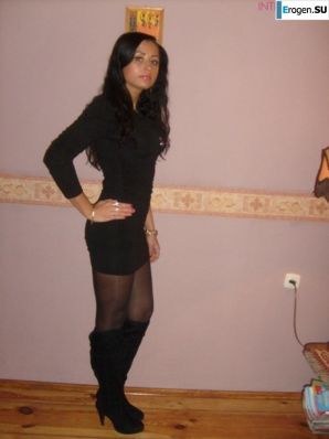 Beautiful Brunette. Thumbnail 6