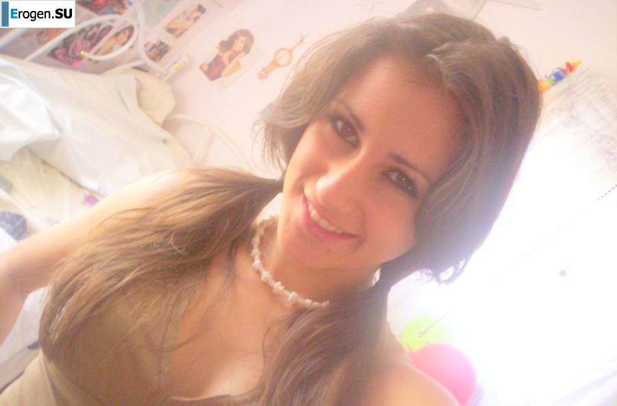 A beautiful Bulgarian poses at home and on the beach. Slide 10