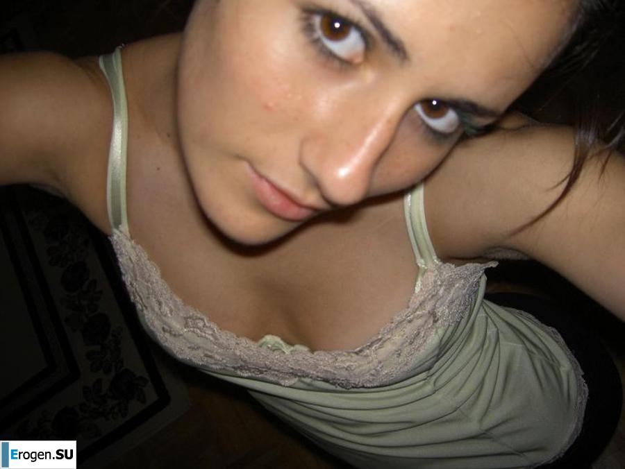 A beautiful Bulgarian poses at home and on the beach. Slide 12