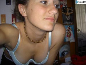 A beautiful Bulgarian posing at home and on the beach. Part 5. Thumbnail 24
