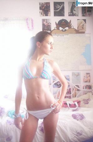 A beautiful Bulgarian posing at home and on the beach. Part 5. Thumbnail 31